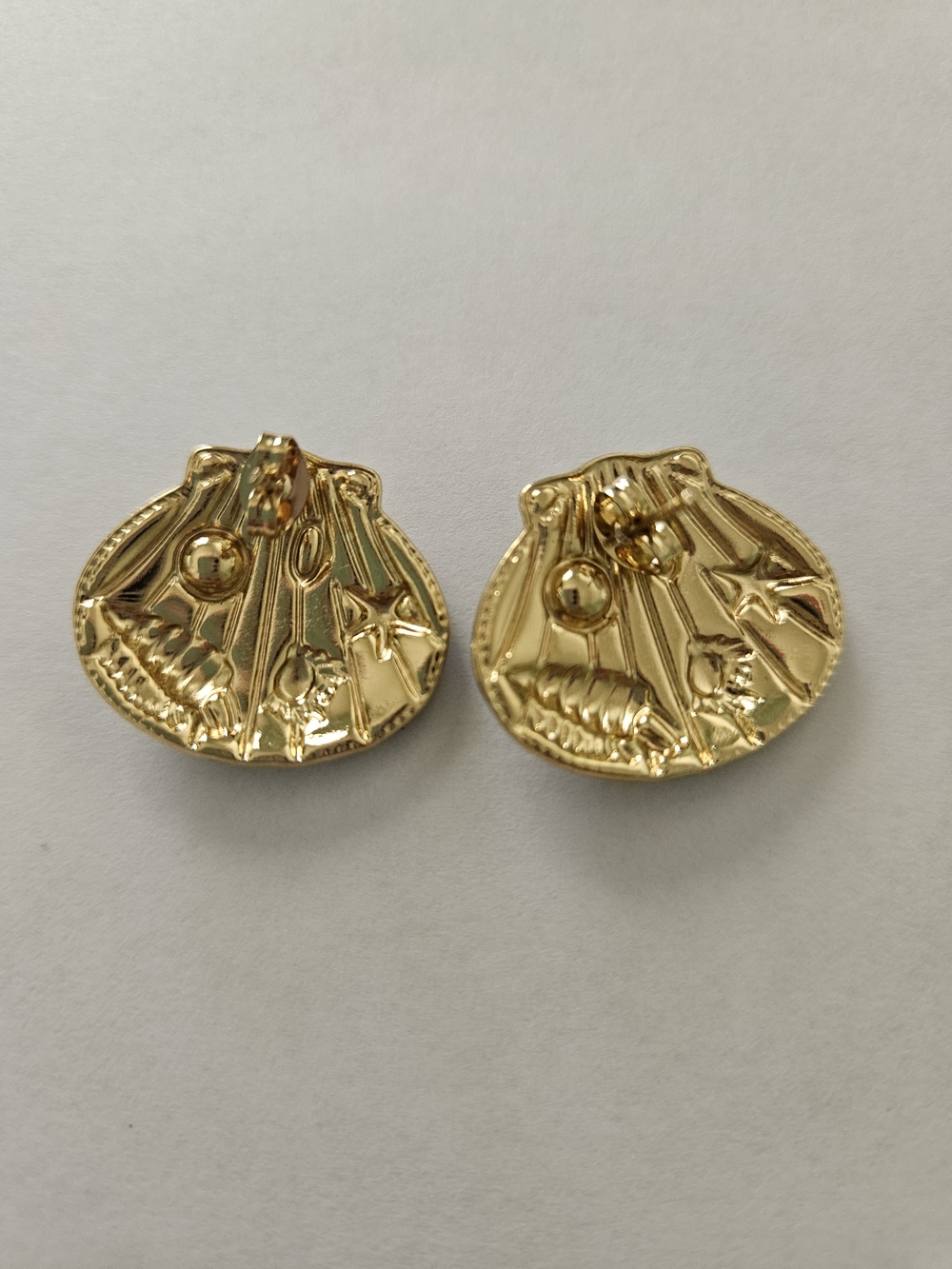 NEW Gold and Green Shell Motif Earrings with Pearl Accent Preppy Summer Feminine - Picture 3 of 4